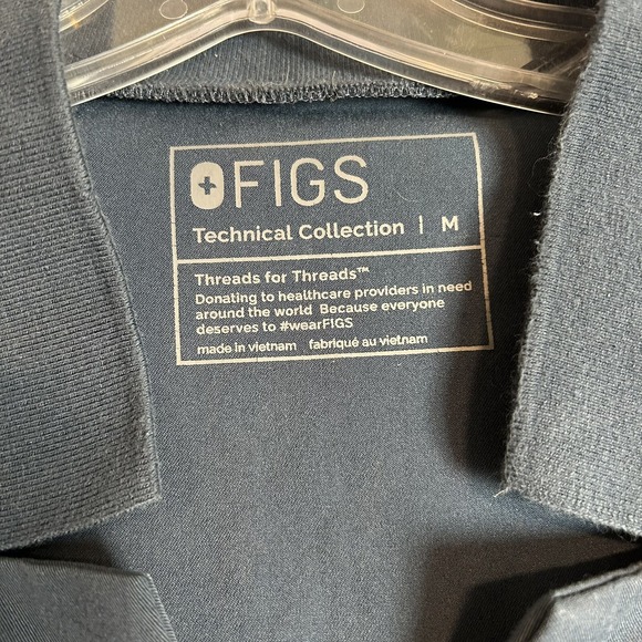 FIGS Scrub Top Woman Medium V Neck 2 Front To Side Pockets 1 Zip Pocket Teal EUC - Picture 2 of 9